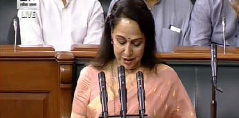 “ராதே ராதே! கிருஷ்ணம் வந்தே, ஜகத் குரு” - ஹேம மாலினியின் தனி வழி  