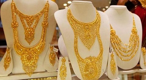 புதிய உச்சத்தை தொட்டது தங்கத்தின் விலை- சவரன் 26,424 ரூபாய்