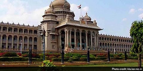 கர்நாடகாவில் அனைத்து அமைச்சர்களும் ராஜினாமா!