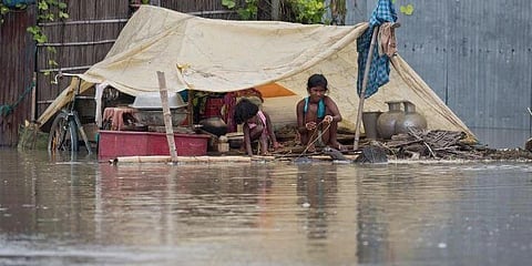 வெள்ளத்தில் மிதக்கும் அசாம் - சட்டப்பேரவை கூட்டத்தொடர் ஒத்திவைப்பு