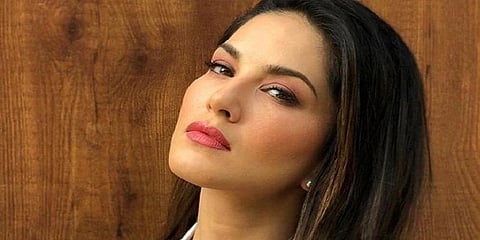 டெல்லி இளைஞரிடம் மன்னிப்பு கோரிய சன்னி லியோன்