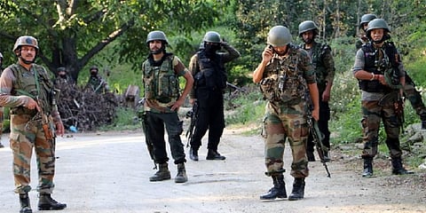 அதிகரிக்கும் பதற்ற நிலை: என்ன நடக்கிறது காஷ்மீரில்?