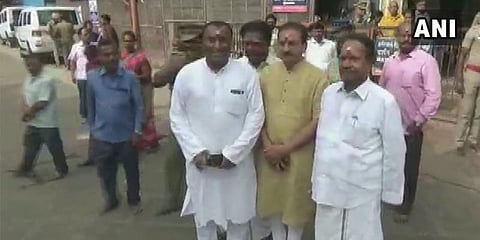 மீனாட்சி அம்மன் கோயிலில் பிரதமர் மோடியின் தம்பி தரிசனம்