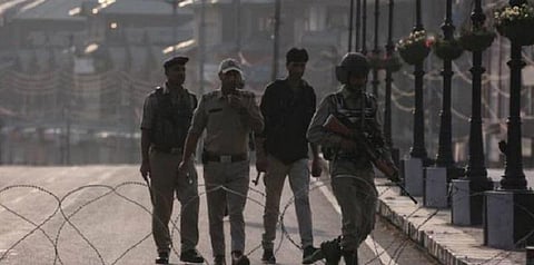 பக்ரீத்தை ஒட்டி காஷ்மீரில் கட்டுப்பாடுகளைத் தளர்த்த திட்டம்?