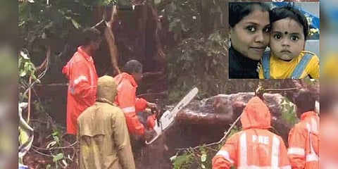 கேரள நிலச்சரிவு: ஒரு வயது மகனை நெஞ்சோடு அணைத்தபடி உயிரிழந்த அம்மா!