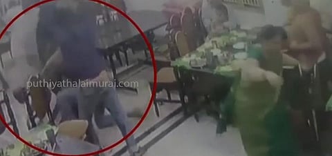 உயிர் தப்பிக்க உணவு விடுதிக்குள் நுழைந்த இளைஞர்... ஓட ஓட விரட்டி கொலை..!