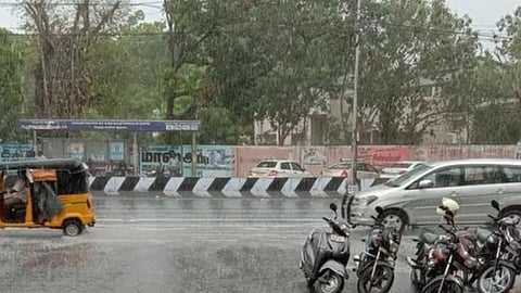 Heavy Rain Likely in 3 Districts of Tamil Nadu Today | IMD Forecasts