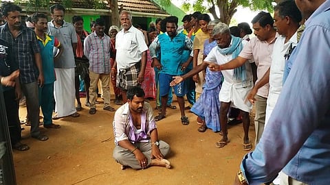 பள்ளியிலேயே தகாத உறவில் ஈடுபட்ட ஆசிரியரை தாக்கியோர் மீது வழக்கு