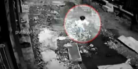 கால்வாயில் விழுந்த சிறுவனை காப்பாற்றிய இளைஞர் - வைரல் வீடியோ