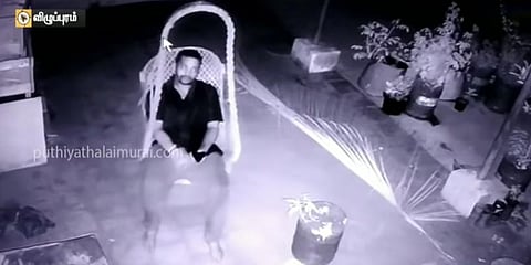 திருட வந்த வீட்டில் ஊஞ்சலாடிய ‘திருடன் கைது’ - சிசிடிவி காட்சி