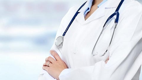 போராடும் மருத்துவர்கள்: தமிழக அரசு பேச்சுவார்த்தைக்கு அழைப்பு