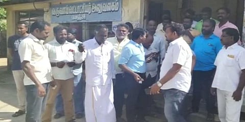 பட்டியலின மக்களுக்கு பொருள் வழங்கினால் 1 லட்சம் அபராதம்?: போலீசார் விசாரணை