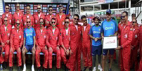 விமானப் படை வீரர்களுடன் சந்திப்பு நடத்திய கிரிக்கெட் வீரர்கள்..!