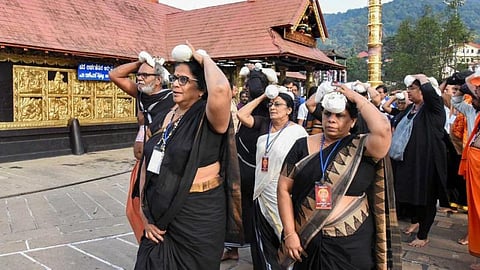 சபரிமலை தரிசனத்திற்கு ஆன்லைனில் பெண்கள் முன்பதிவு