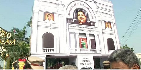 நீட் தேர்வில் தமிழகத்திற்கு விலக்கு அளிக்க வலியுறுத்தி அதிமுக பொதுக்குழுவில் தீர்மானம்