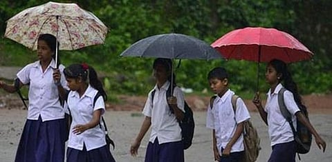 மழை.. எந்தெந்த மாவட்டங்களில் இன்று பள்ளிகளுக்கு விடுமுறை தெரியுமா?