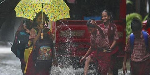 தொடர்மழை காரணமாக 4 மாவட்ட பள்ளிகளுக்கு இன்று விடுமுறை 