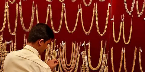 இன்றும் புதிய உச்சத்தில் தங்கத்தின் விலை..!