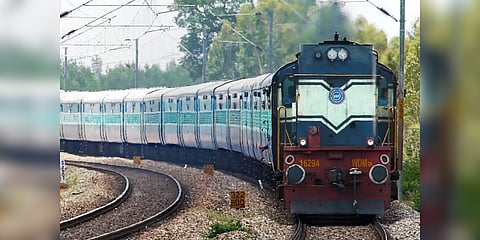 பயணிகள் ரயில் கட்டண வருவாய் சுமார் ரூ.400 கோடி குறைந்தது