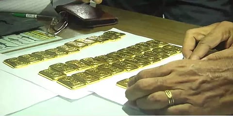 இலங்கையில் இருந்து கடத்தப்படும் தங்க‌ம்... குறைந்த விலைக்கு விற்க திட்டமிட்டவர்கள் கைது..!