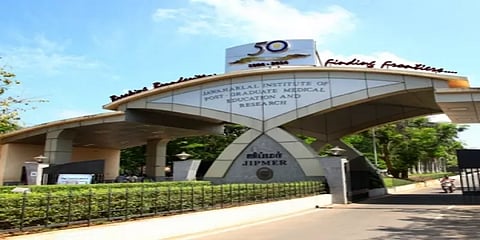 வெளிமாநில வாகனங்களுக்கு தடை : ஜிப்மர் மருத்துவமனைக்கு வரும் நோயாளிகள் அவதி