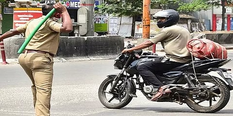 “பொதுமக்களை அடிக்காதீர்கள்; பொறுமையாக சொல்லி புரியவையுங்கள்”: காவலர்களுக்கு அட்வைஸ்