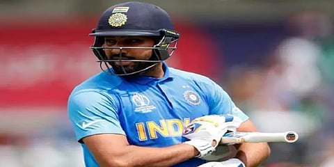 “நாங்கள் இந்தியர்கள்... இந்தியில் தான் பேசுவோம்' - ரசிகர்களை எரிச்சலாக்கிய ரோகித் சர்மா