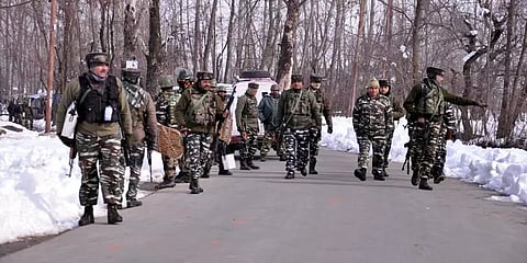 ஜம்மு-காஷ்மீர் எல்லையில் துப்பாக்கிச்சூடு: 9 பயங்கரவாதிகள், 3 ராணுவ அதிகாரிகள் உயிரிழப்பு