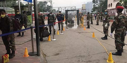 ஒரே ஏடிஎம் மில் பணம் எடுத்த 3 ராணுவ வீரர்களுக்கு கொரோனா