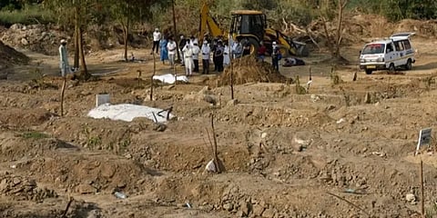 வேறு குடும்பத்திடம் மாற்றி கொடுக்கப்பட்ட கொரோனா நோயாளியின் சடலம்:தெலங்கானாவில் அதிர்ச்சி