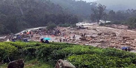 தூங்கிக்கொண்டிருப்பதைப் போன்றே கிடந்த உடல்கள்:  நிலச்சரிவு குறித்து விவரிக்கும் மக்கள்