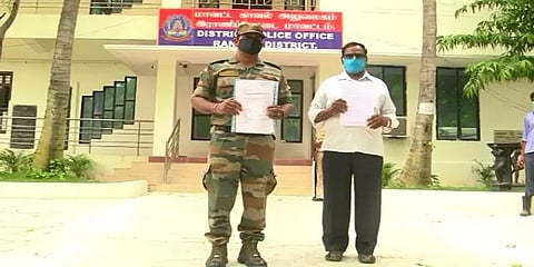 “ஏமாற்றிய சீட்டுப்பணத்தை மீட்டுத்தாருங்கள்” - ராணுவ உடையுடன் வந்து புகார் அளித்த வீரர்