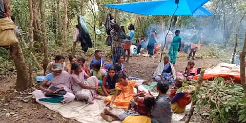 மாற்று இடம் தாருங்கள் - சுதந்திர தினத்தன்று வனத்தில் உள்ளிருப்பு போராட்டம்