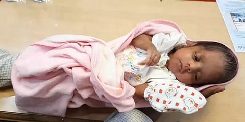 பழனி: 800 கிராம் எடையுடன் 26 வாரத்தில் பிறந்த குழந்தை.. குறைந்த செலவில் காப்பாற்றி சாதனை!