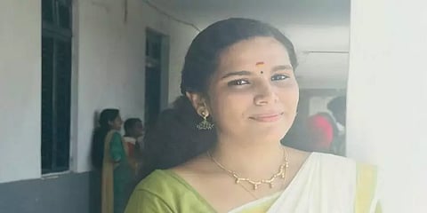 3 மாதங்களில் 350 ஆன்லைன் படிப்புகள் - உலக சாதனைப் படைத்த  கேரளப் பெண்