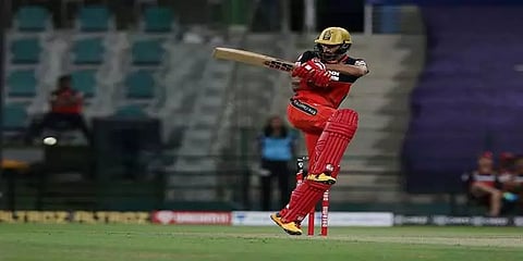 MI VS RCB : தேவ்தத் படிக்கல் அசத்தல் - மும்பைக்கு 165 ரன்கள் இலக்கு 
