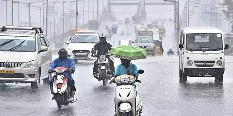 வடகிழக்கு பருவமழை தீவிரம்; கனமழைக்கு வாய்ப்பு - வானிலை ஆய்வு மையம்