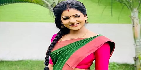 சின்னத்திரை நடிகை சித்ரா தற்கொலை