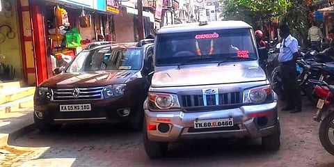 மதுரை: போக்குவரத்திற்கு இடையூறாக நிறுத்தப்பட்டிருந்த டிஎஸ்பி வாகனத்திற்கு அபராதம்