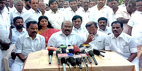 ஜெயலலிதா இருந்தபோதே ஓரங்கட்டப்பட்டவர் சசிகலா - அமைச்சர் ஜெயக்குமார்