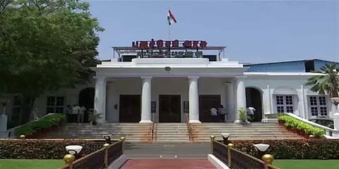 புதுச்சேரி அரசியல் - கட்சி வாரியாக எம்.எல்.ஏக்களின் பலம் : ஒரு பார்வை