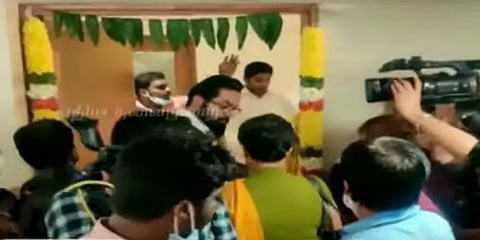 சசிகலாவை சந்தித்த சரத்குமார், ராதிகா