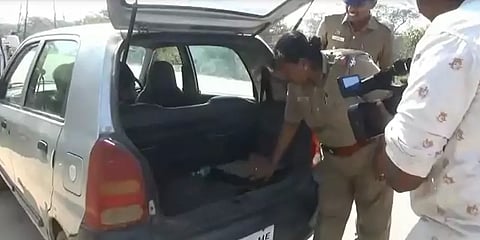 ஓசூர்: ஆவணங்களின்றி கொண்டுவரப்பட்ட ரூ.1.18 லட்சம் பறிமுதல் - தேர்தல் பறக்கும்படை நடவடிக்கை