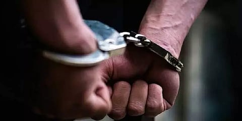 சென்னை விமான நிலையத்தில் ரூ.35.7 லட்சம் மதிப்பில் தங்கம் பறிமுதல்; ஒருவர் கைது