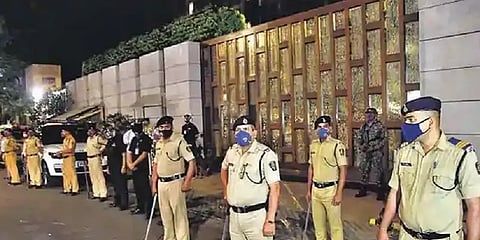 முகேஷ் அம்பானிக்கு பாதுகாப்பு அச்சுறுத்தல்: விசாரணையில் நடப்பது என்ன?