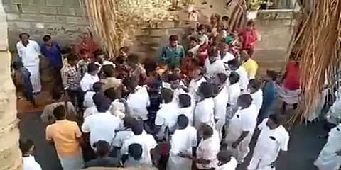 மதுரை: ஓட்டு கேட்டு வந்த அதிமுக எம்எல்ஏ-வை தடுத்து நிறுத்திய பொதுமக்கள்!