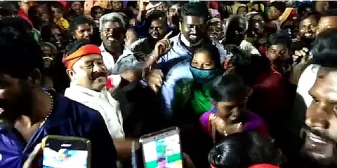 உற்சாகத்துடன் நடனமாடி வாக்கு சேகரித்த அணைகட்டு திமுக வேட்பாளர்!