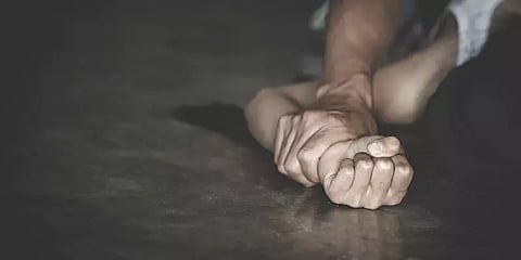 உ.பி: பாலியல் துன்புறுத்தலால் தீவைத்துக்கொண்ட 15 வயது பெண்