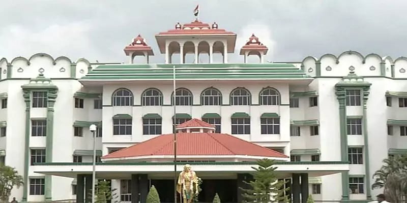 விஏஓக்கு தெரியாமல் உரிமம் இல்லாத பட்டாசு ஆலைகள் எப்படி செயல்படும் - நீதிமன்றம் | Court questions on unlicensed crackers industries operation