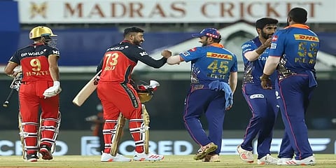 முதல் போட்டியே கடைசி பந்துவரை த்ரில் - வெற்றிக் கணக்கை தொடங்கிய பெங்களூர் அணி!